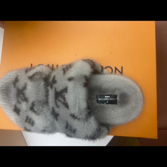 louis vuitton fur slides women